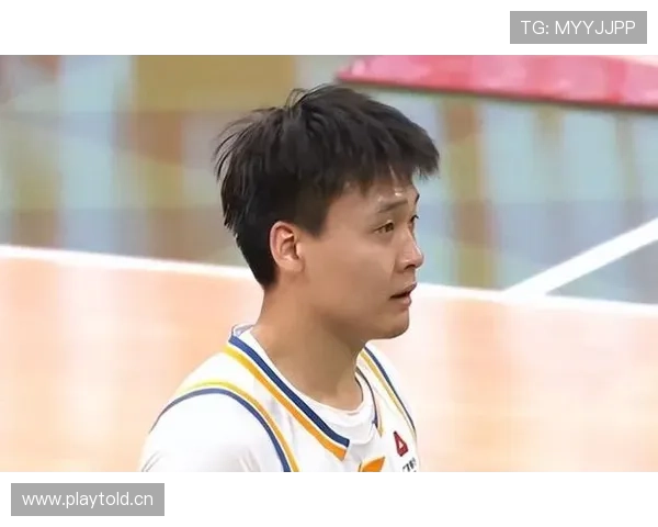 朋友群里突然刷到赵睿家门口照，那豪车排队的场面把我整个人都看懵了