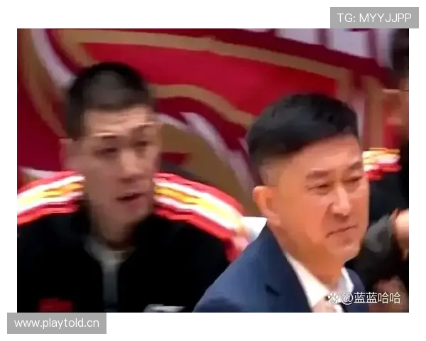 拉人犯规如何判定？裁判依据哪些动作细节吹罚？